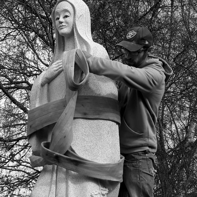 Sculpture monumentale granite Bretagne Notre Dame des Granitiers Lucien Mazé