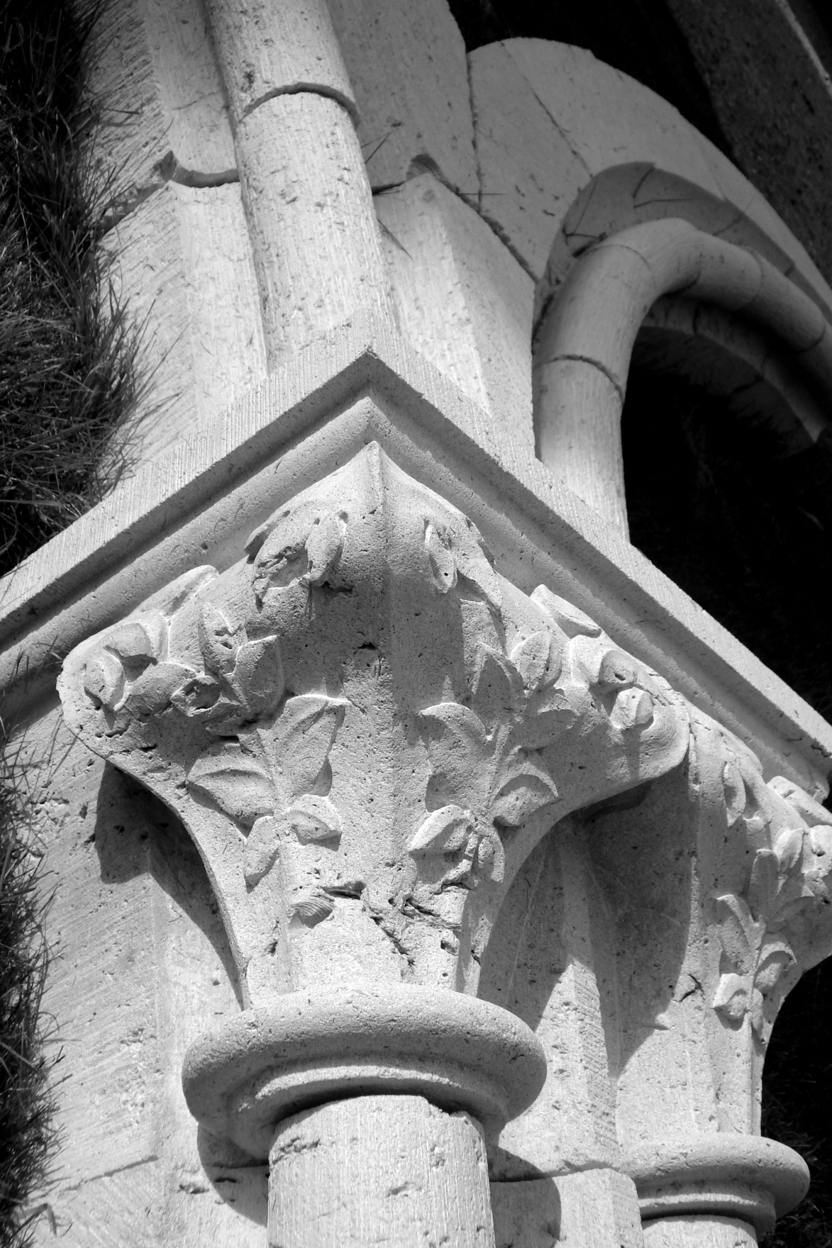 Ornementation calcaire Gothique Port royal des Champs Lucien Mazé