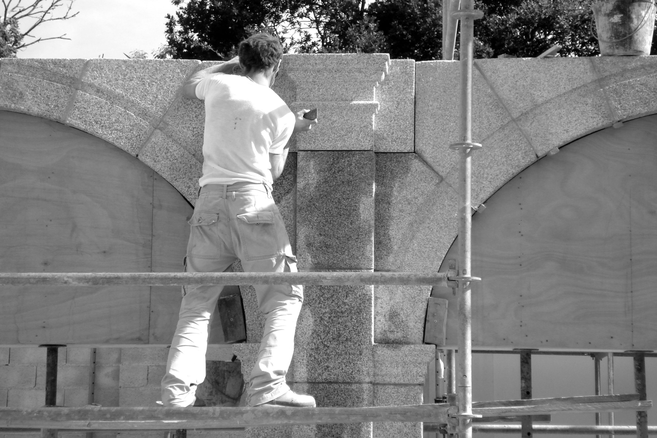 Arcade granite Lucien Mazé Taille de pierre La Coudraie bretagne