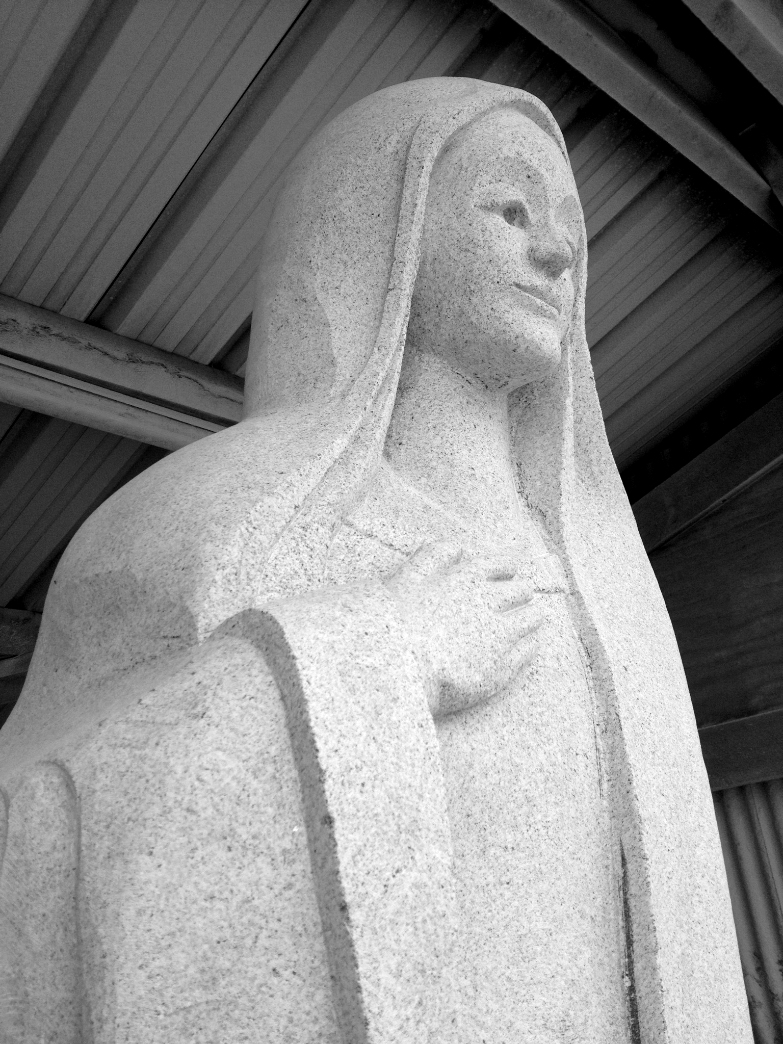 Sculpture vierge monumentale granite Breton Notre Dame des Granitiers Lucien Mazé