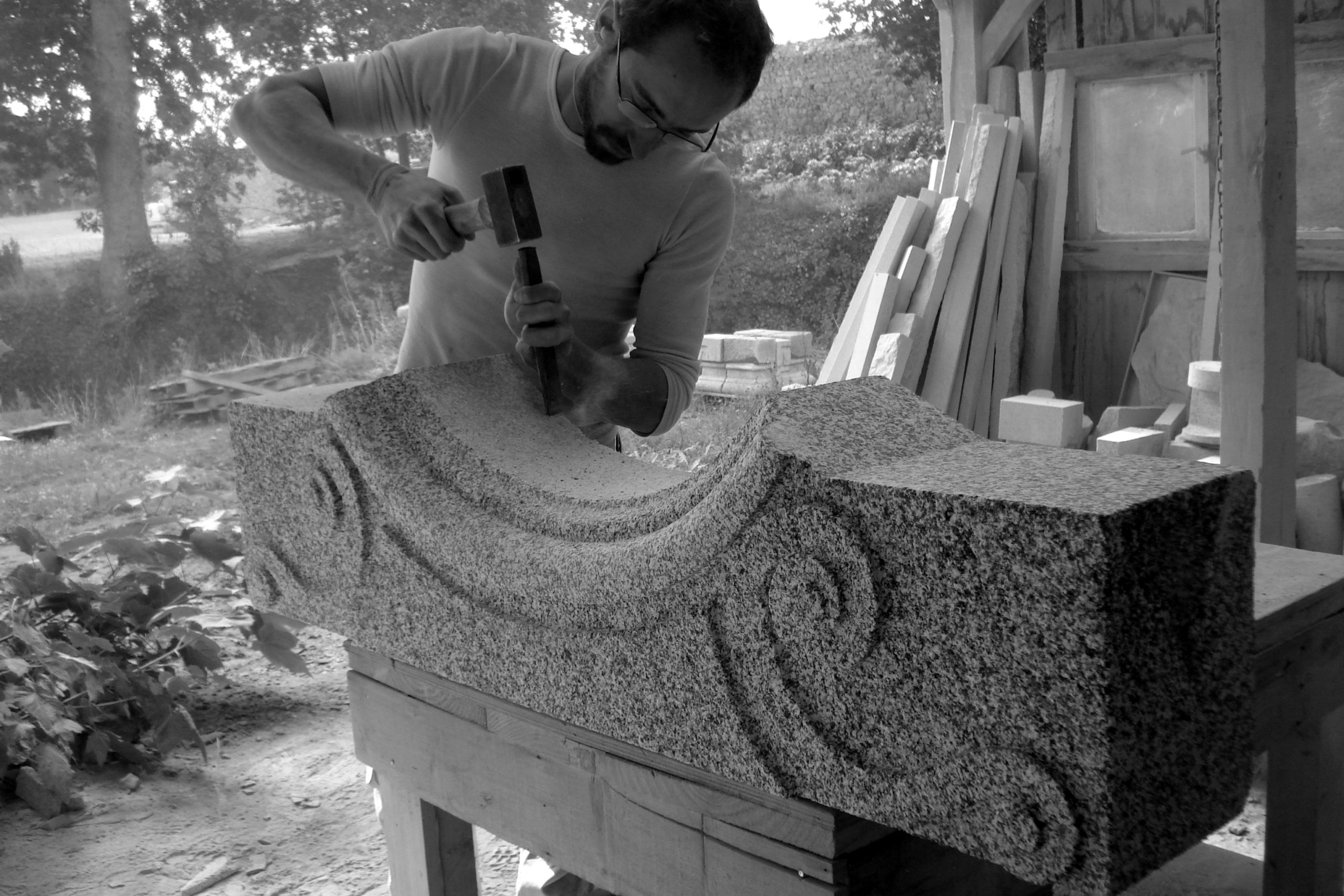 Œil-de-bœuf Château de la Coudraie Taille de Pierre granite Breton Lucien Mazé