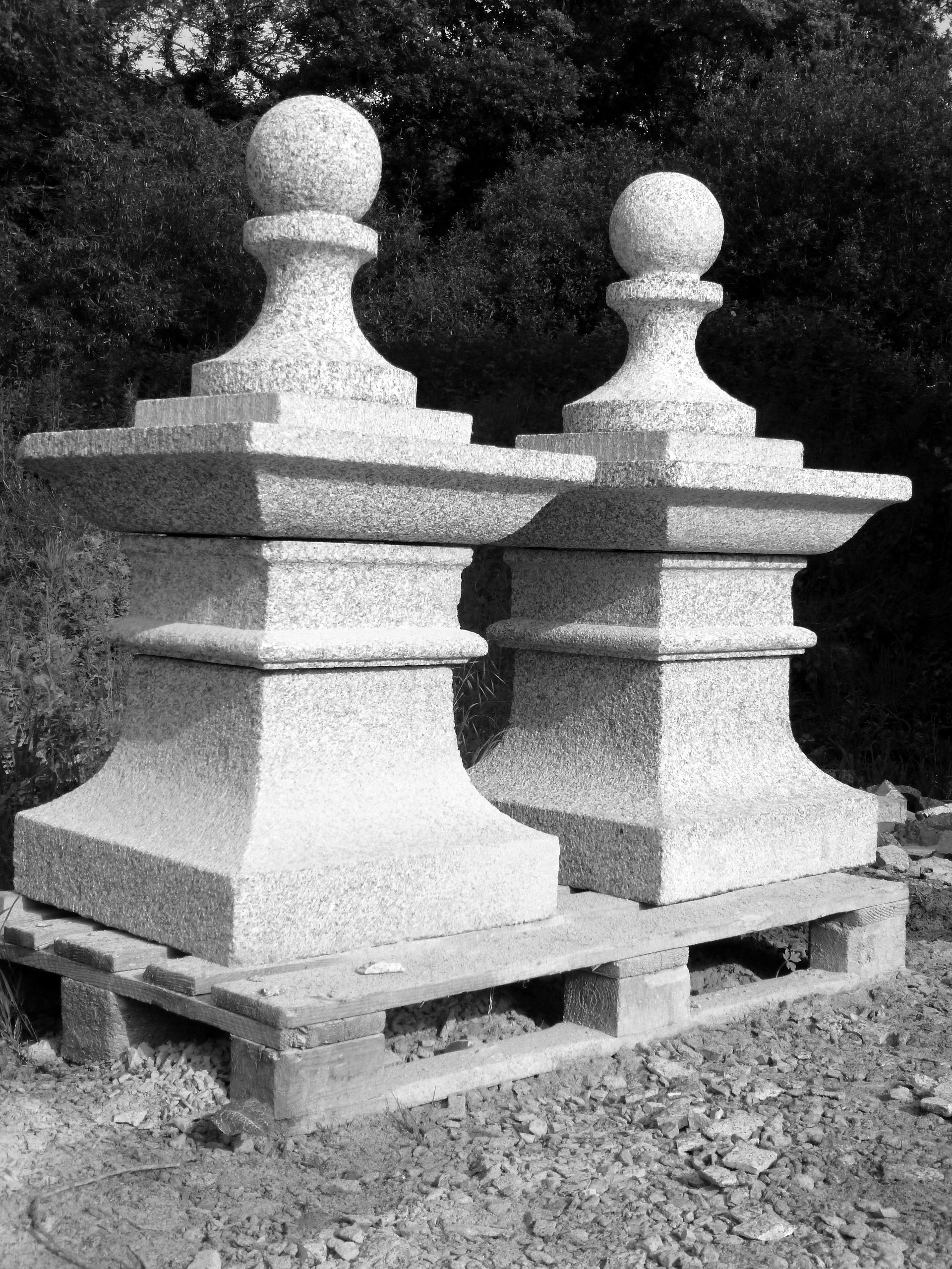 Taille de Pierre Piliers Granite Lucien Mazé Bretagne