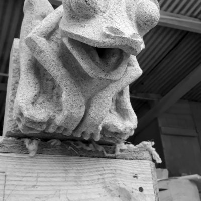 Sculpture-granite- gravure-taille de pierre-bretagne-Ateliers-du-Rocher Lucien Maze - gargouille grenouille